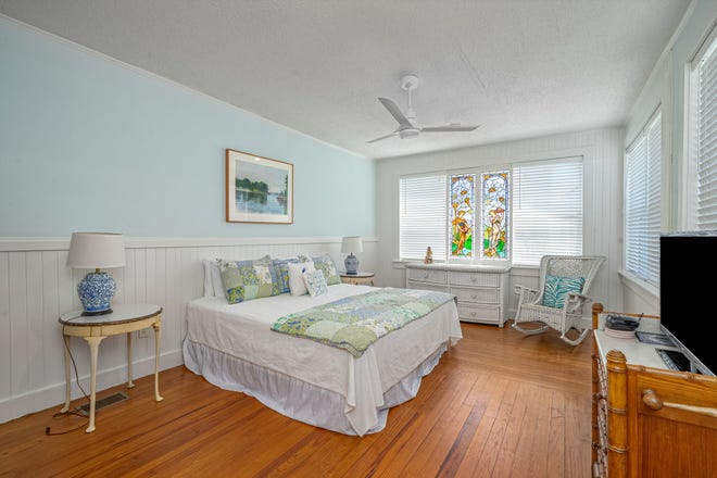 Experience the timeless allure of Tybee Island at 4 18th Terrace. Located on a double lot, this charming cottage, steeped in history since 1938 and modernized in 1995. Listed by Taavo Roos, Seabolt Real Estate.